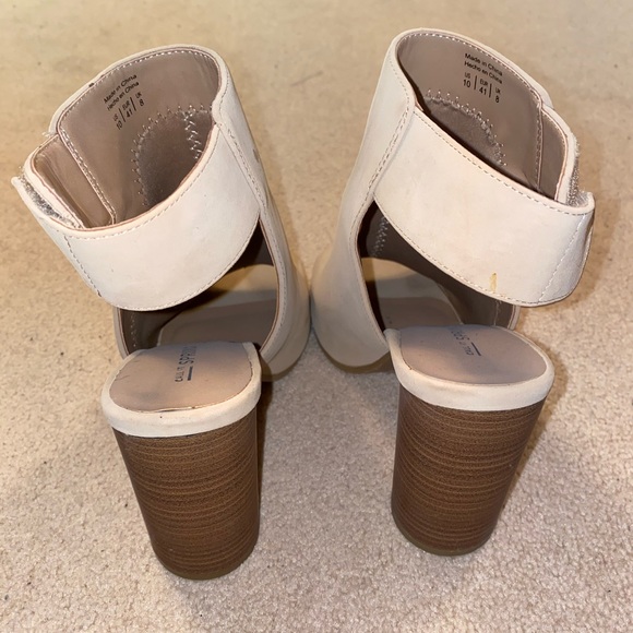 Suede Beige Sandals w Wood Heel - Picture 5 of 5